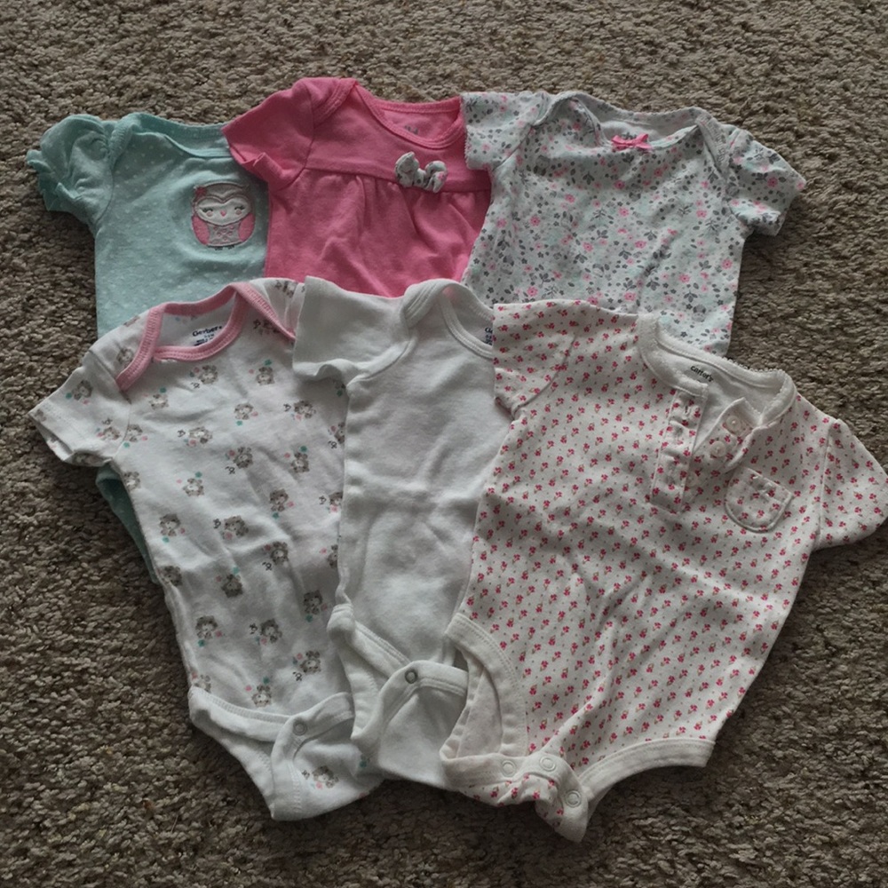 6 short sleeve onesies, 0-3 month